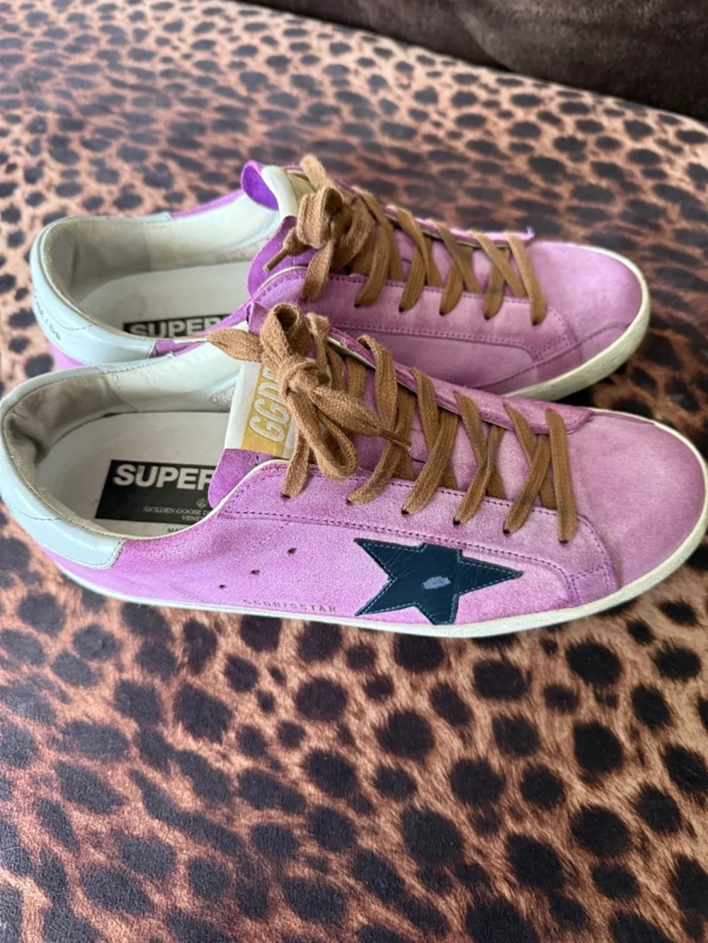 Golden Goose Pink Suede Low-Top Sneakers with Black Star and Cream Heel - Picture 5 of 7